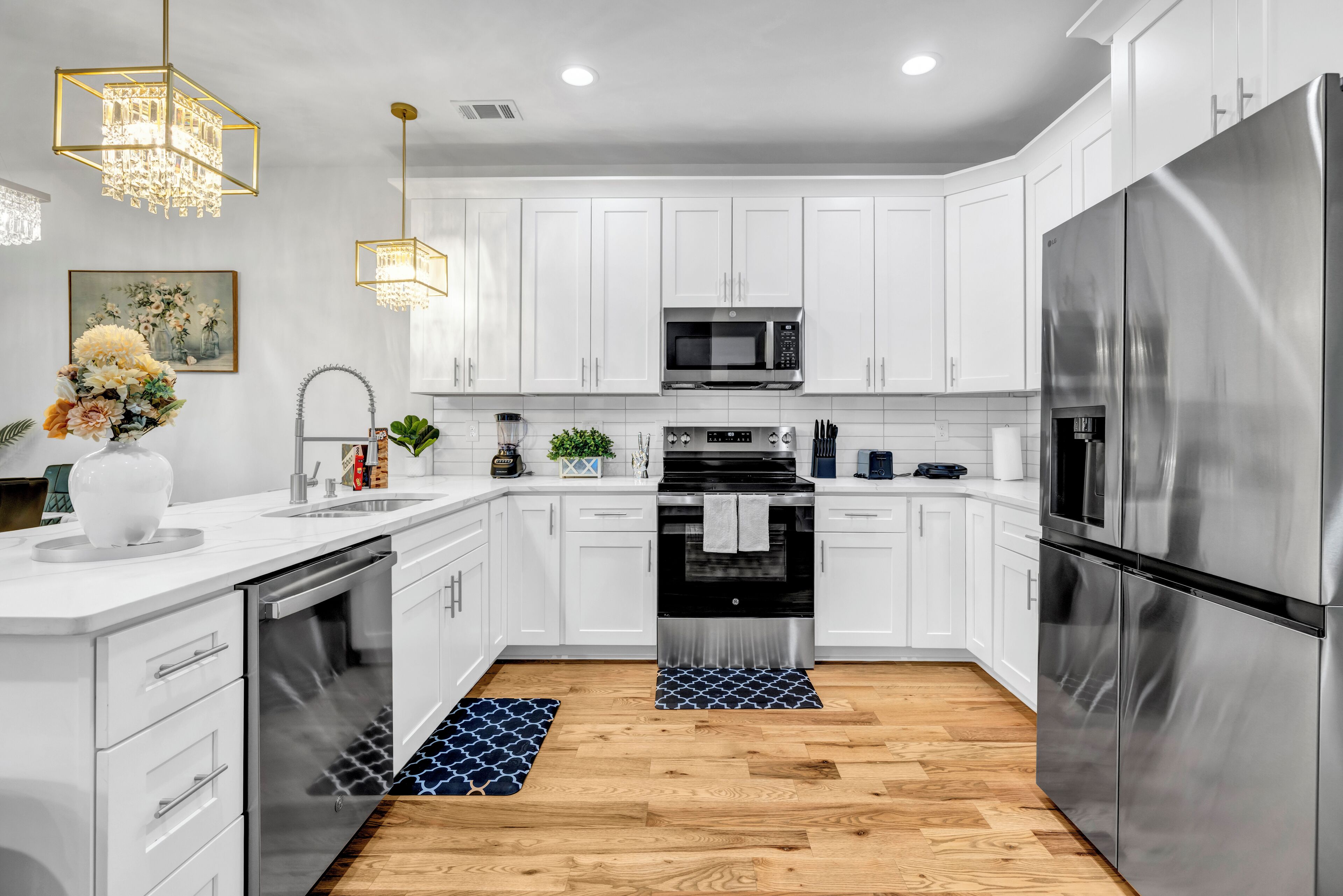 Micro-ondes, four, plaque de cuisson, lave-vaisselle