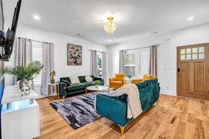 TV - Spacious 7-Bed Modern Home near Downtown with Fireplace (Atlanta)