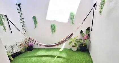 Patio+hammock+unwind+privacy+1st floor