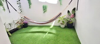 Patio+hammock+unwind+privacy+1st floor