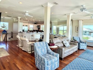 TV, ping pong - Gran Palacio-Beachfroont,Pool, Fishing & 360 Views, North Captiva Luxury Escape (Lee County)