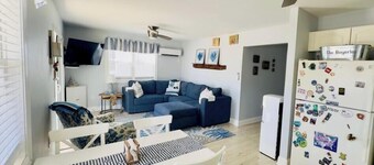 Adorable 1st floor, 3-bedroom condo with great porch 3 mins from the beach