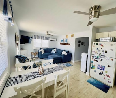 Adorable 1st floor, 3-bedroom condo with great porch 3 mins from the beach