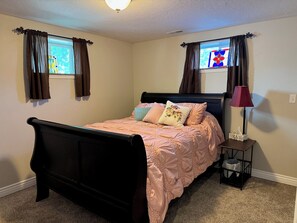 3 bedrooms, iron/ironing board, WiFi, bed sheets