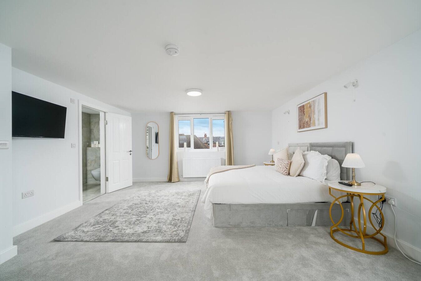 Iron/ironing board, free WiFi, bed sheets