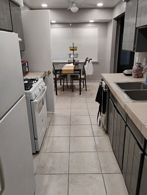 微波炉、烤箱、炉灶