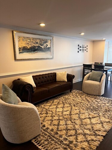 Secondary Suite In An Amazing Farmhouse with Swimming Pool and FirePit