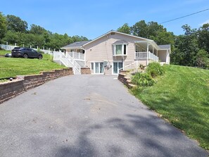 Exterior - Secondary Suite In An Amazing Farmhouse with Swimming Pool and FirePit (Finksburg)