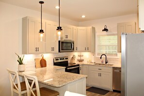 Mikrowelle, Ofen, Herdplatte, Geschirrspüler