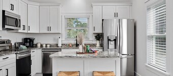 Close To Attractions & Beaches! Dog Friendly! T1