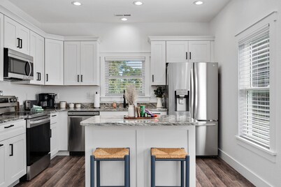 Close To Attractions & Beaches! Dog Friendly! T1