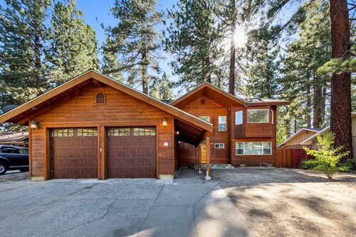 Tahoe Keys Cozy Mountain Retreat 3BR, 3BA