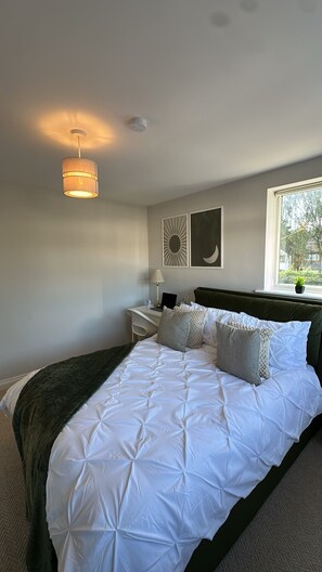 3 bedrooms, iron/ironing board, Internet, bed sheets