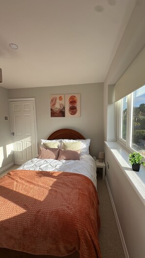 3 bedrooms, iron/ironing board, Internet, bed sheets