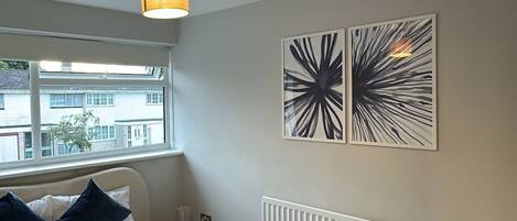 3 dormitoris, planxa i posts de planxar, Internet i roba de llit