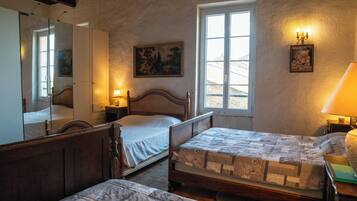 1 chambre, fer et planche à repasser, Wi-Fi, draps fournis