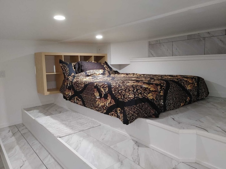 Coastal Gem With Ocean Views | Bright, Stylish & Peaceful Retreat For 4 - Nanaimo