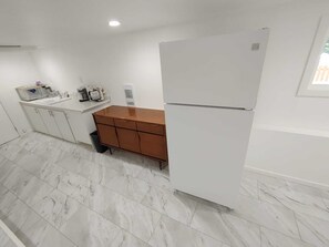 Private kitchen - Coastal Gem with Ocean Views | Bright, Stylish & Peaceful Retreat for 4 (Nanaimo)