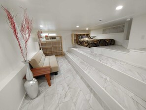 WiFi, bed sheets - Coastal Gem with Ocean Views | Bright, Stylish & Peaceful Retreat for 4 (Nanaimo)