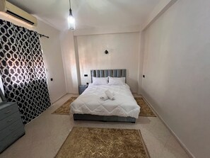 2 slaapkamers, een bureau, een strijkplank/strijkijzer, gratis wifi