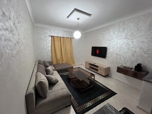 Een smart-tv en videogames