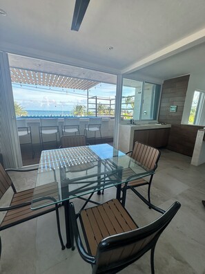 Dining - Beautiful 7 bedroom oceanfront home with private pool (Cancún)