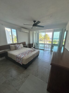 7 bedrooms, iron/ironing board, bed sheets - Beautiful 7 bedroom oceanfront home with private pool (Cancún)
