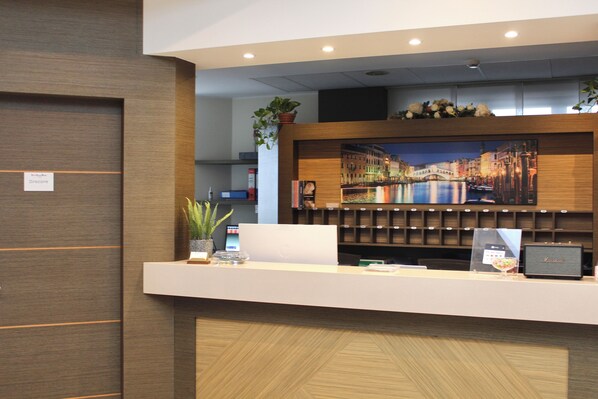 Reception - Raya Hotel (Mediglia)