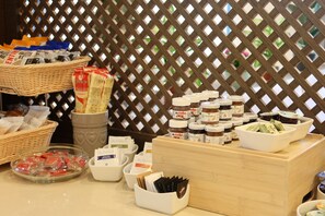 Free daily buffet breakfast - Raya Hotel (Mediglia)