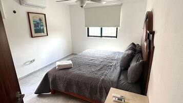 3 bedrooms, iron/ironing board, Internet, bed sheets