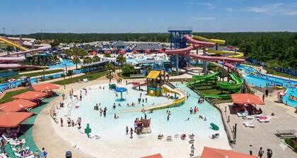 Beachy Villa! Just Renovated/2 Min to Beach/Pools!