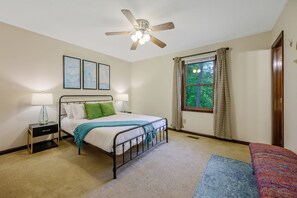 5 habitaciones, tabla de planchar con plancha, wifi y ropa de cama 