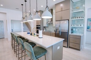 Private kitchen - Beachfront-Luxury-Heated Pool-Elevator (Gulf Shores)