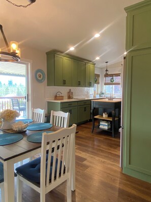 Dining - Timbercrest Beautiful 4-bedroom house with AC in Post Falls (Post Falls)