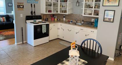 Rare find! 2-bedroom house with convenient location