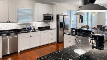 Economy Shared Dormitory, Mixed Dorm | Shared kitchen | Fridge, microwave