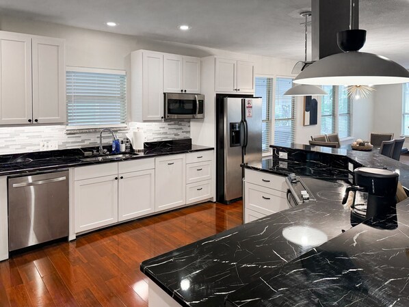 Economy Shared Dormitory, Mixed Dorm | Shared kitchen | Fridge, microwave