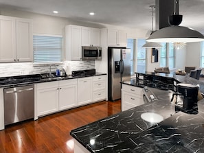 Réfrigérateur dans l'espace commun, micro-ondes dans l'espace commun