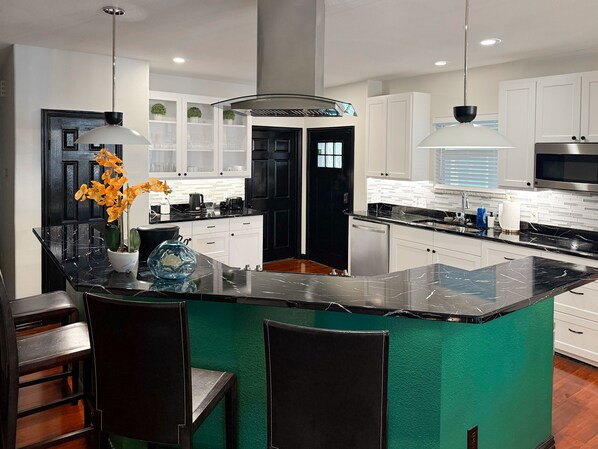 Economy Shared Dormitory, Mixed Dorm | Shared kitchen | Fridge, microwave