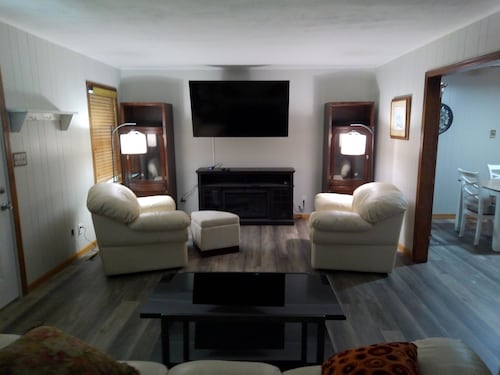 
Pleasant 3-bedroom house in delightful Bolivar with AC