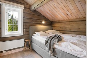5 bedrooms, WiFi, bed sheets