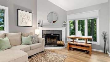 Télévision, cheminée