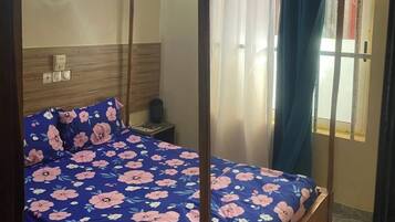 1 bedroom, iron/ironing board, internet, bed sheets