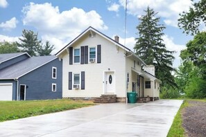 Exterior - Home in Hamburg, NY. (Hamburg)