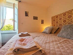 2 bedrooms, desk, iron/ironing board, travel cot