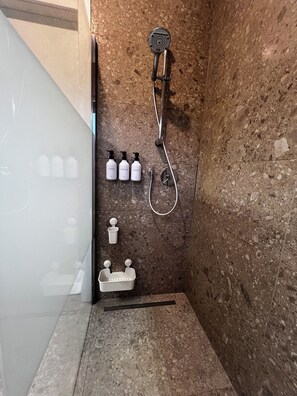 Shower, hair dryer, towels, soap - Relaxation, Comfort & Alps Adventures (Oliva)