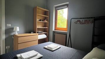 2 Schlafzimmer, Bügeleisen/Bügelbrett, Reisekinderbett, Bettwäsche
