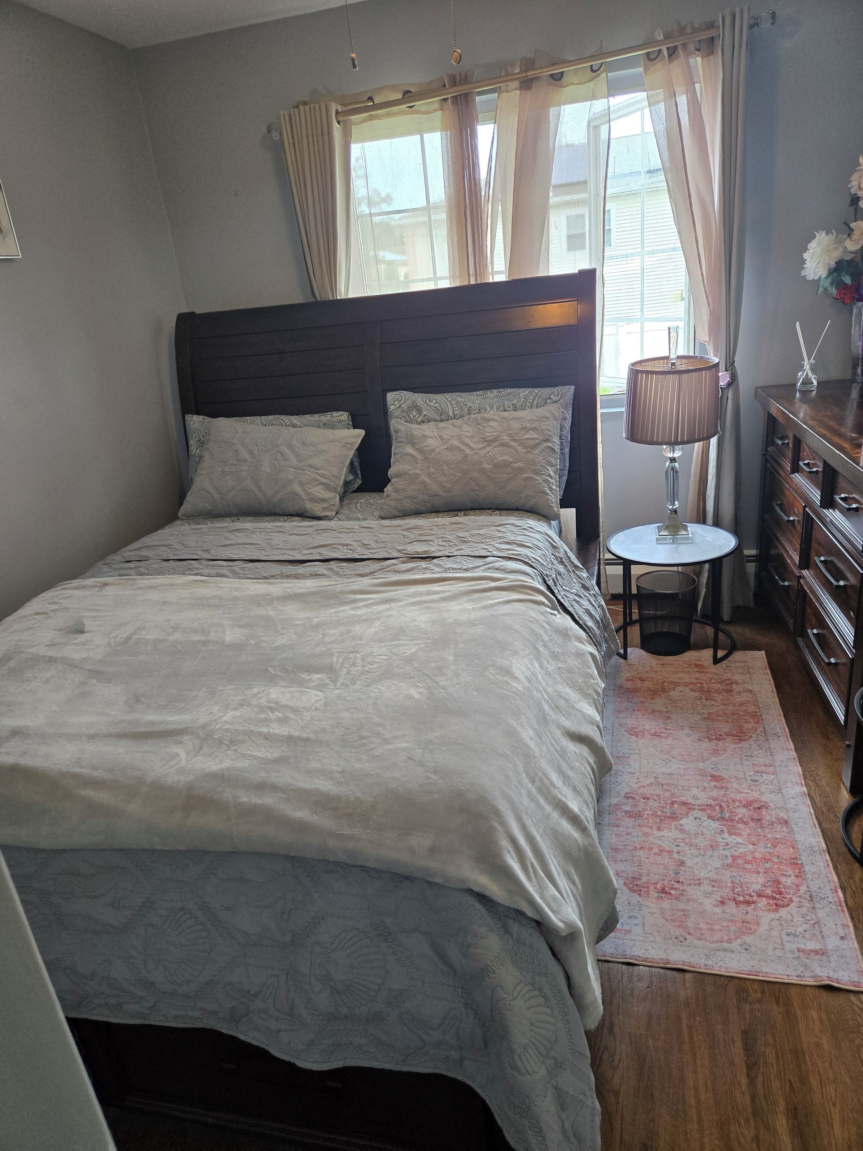 1 bedroom, iron/ironing board, internet, bed sheets