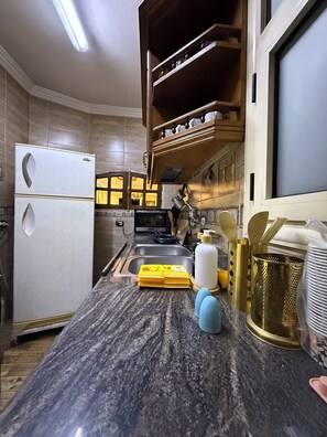 Junior Suite, Balcony | Private kitchen | Oven, stovetop, cookware/dishes/utensils