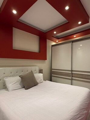 Luxury Suite, Balcony, Mountain View | Desk, free WiFi